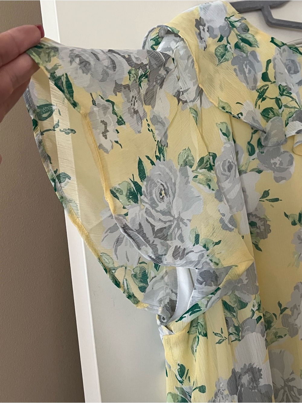 Jones & Co Light Yellow Floral Ruffle V-Neck Blouse Short Sleeve Size 3X - Picture 14 of 15